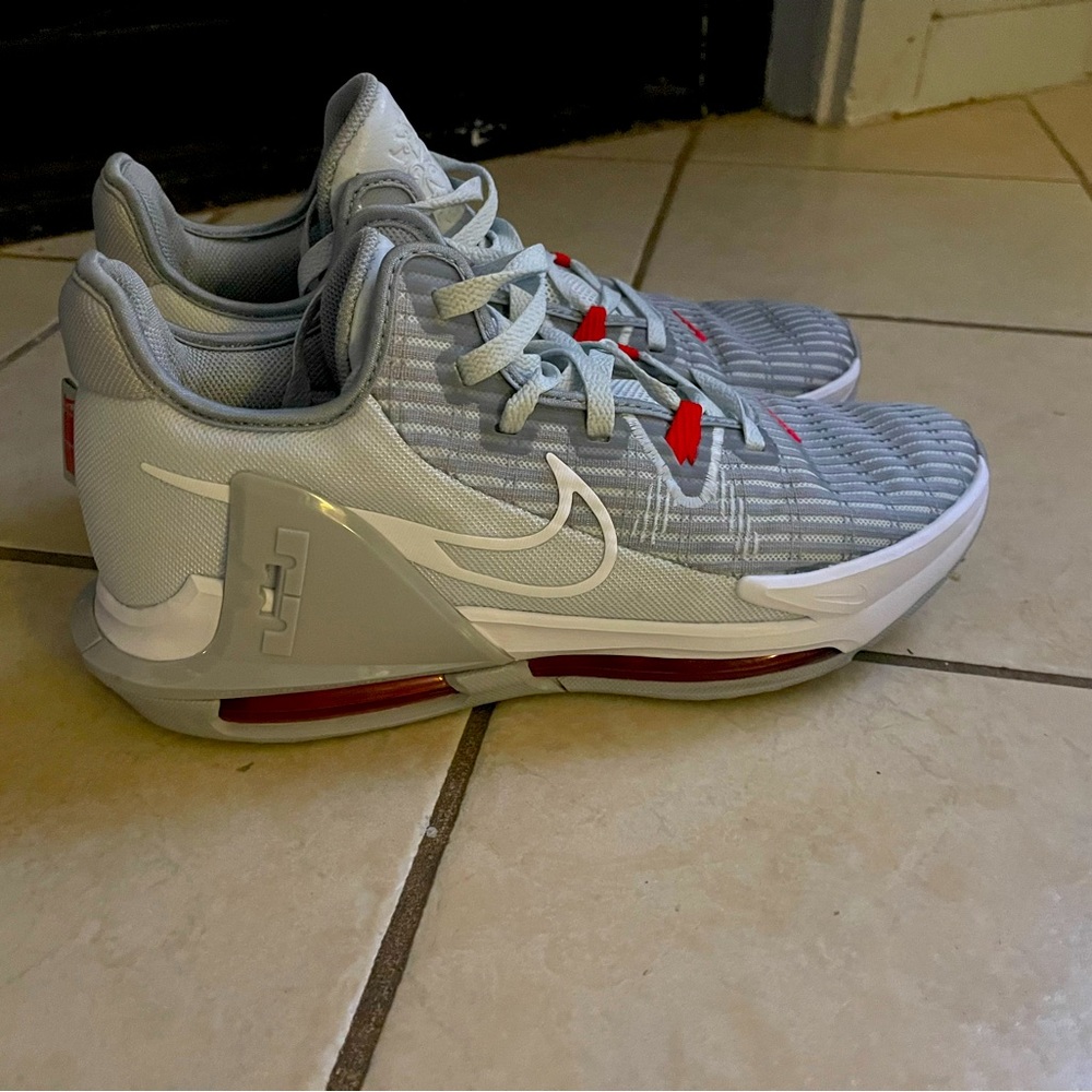 Nike Air Lebron Witness VI